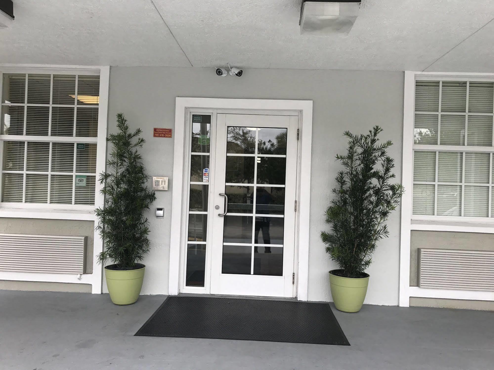 Best Studio Inn Хоумстед Екстериор снимка
